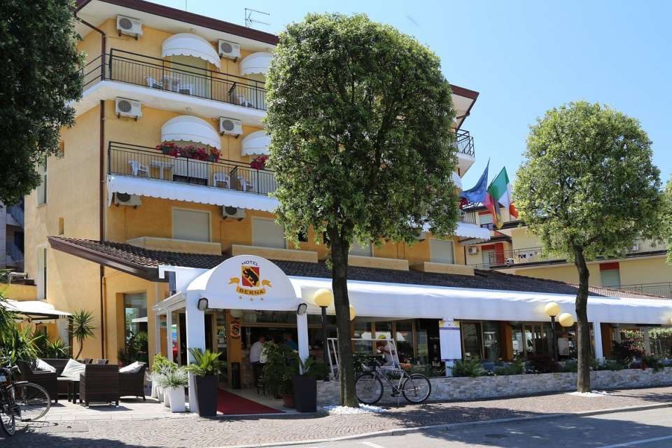 Hotel Berna Eracela Mare