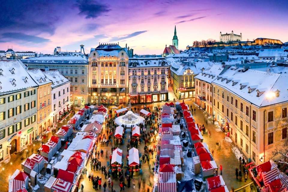 Autobusový Adventní zájezd do Bratislavy a zámek Schloss Hof