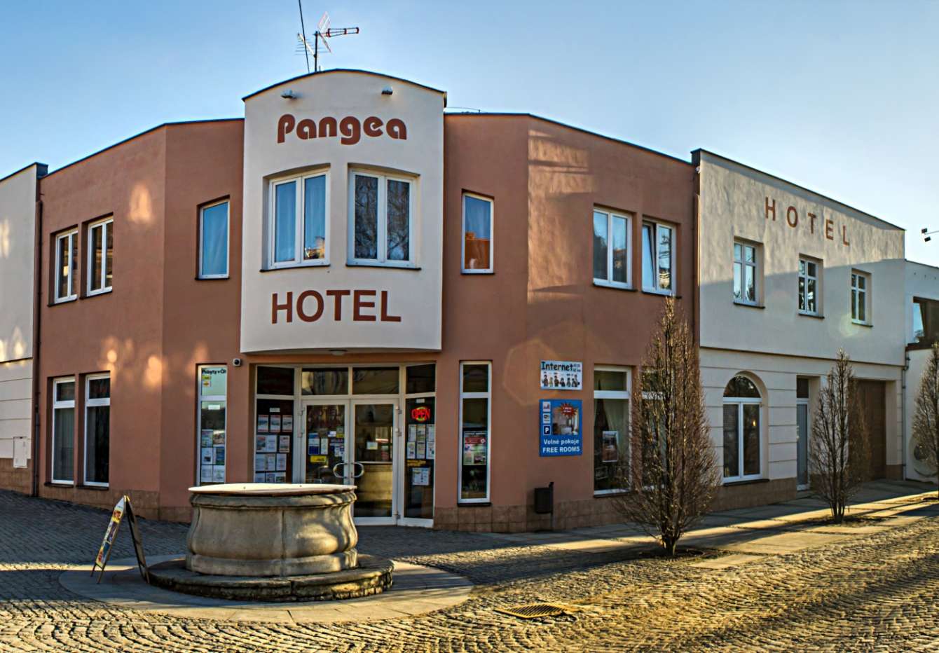 Hotel Pangea